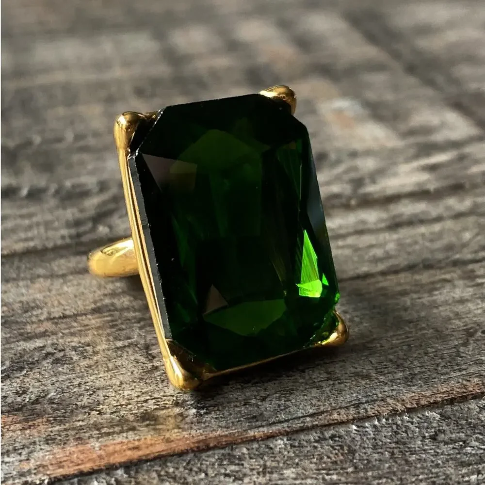NEW Emerald Green Zirconium Stone Cocktail Ring